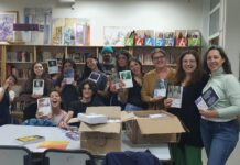 Entrega libros a establecimientos educativos artísticos de Esquel y Trelew