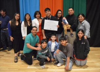 Universidad del Chubut: Esquel cuenta con 84 nuevos profesionales