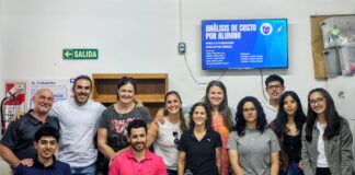 Estudiantes de Económicas presentaron el Taller de Costos en la Fundación Educativa