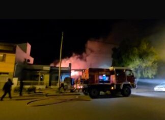 Incendio en un galpón de una vivienda fue controlado a tiempo