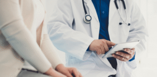 El Superior Tribunal de Justicia confirmó la condena a un médico por manosear a una paciente