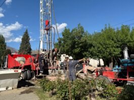 Realizan una nueva perforación para garantizar el riego de las plazoletas durante el verano