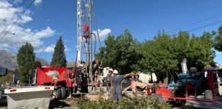 Realizan una nueva perforación para garantizar el riego de las plazoletas durante el verano