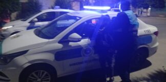 Detienen a una mujer que violó la prisión domiciliaria y atacó con un arma blanca