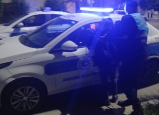 Detienen a una mujer que violó la prisión domiciliaria y atacó con un arma blanca