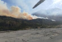 Brigadistas siguen trabajando en el incendio en El Turbio