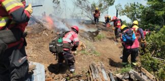 Brigadistas avanzan con los trabajos para controlar el incendio en El Turbio