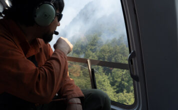 Los Alerces: intensifican el combate del fuego y se esperan condiciones aún más adversas por la tarde del domingo