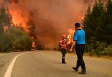 Más de 200 brigadistas y siete medios aéreos combaten incendios en la Cordillera