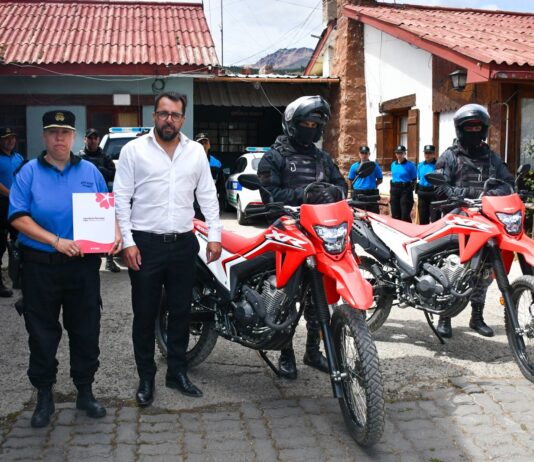El municipio de Esquel entregó motocicletas a la Policía del Chubut