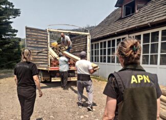 Incendio en Los Alerces: entregaron asistencia a pobladores afectados por el fuego