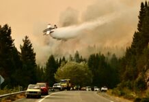 Dos aviones de Chile se suman al combate del incendio en Puerto Patriada