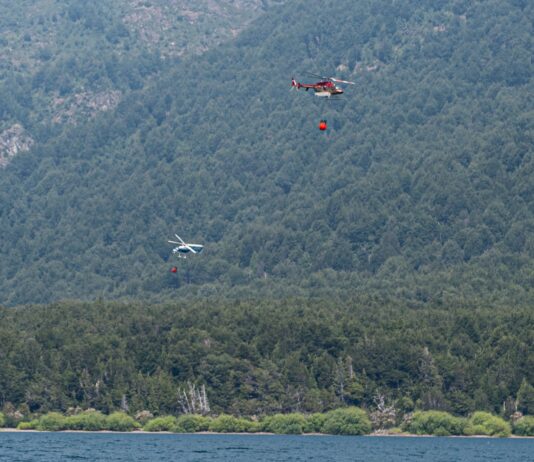 El incendio sigue activo y con múltiples focos