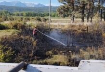 Después de un rápido ataque inicial, brigadistas y bomberos lograron contener el incendio forestal en Cholila