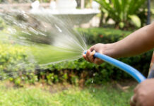 Emergencia hídrica en Esquel: Prohíben el riego con agua de red potable