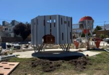 Comenzó la instalación de los juegos temáticos en la Plaza del Cielo