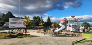 La Plaza del Cielo toma forma: avanza a buen ritmo la colocación de los juegos