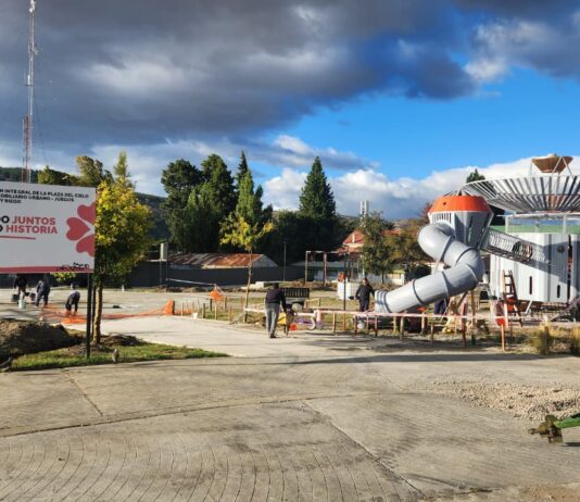 La Plaza del Cielo toma forma: avanza a buen ritmo la colocación de los juegos