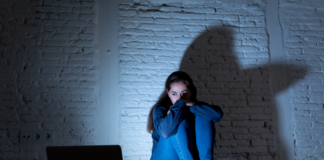 8M y la cibervigilancia: cuando el control digital es el primer paso de la violencia