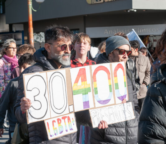 Esquel reafirmó su compromiso con la Memoria, la Verdad y la Justicia con un emotivo acto y una convocante marcha