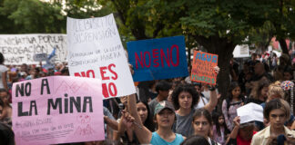 Mientras el gobierno nacional presiona con la minería y los cambios en la Ley de Glaciares, hoy vecinos marchan en Esquel en defensa del agua