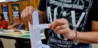 Proponen un espacio de encuadernación creativa para adultos mayores