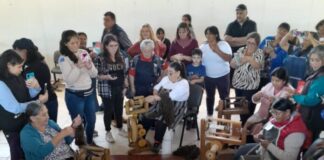 Hilanderas de toda la provincia se reúnen en Esquel para compartir saberes