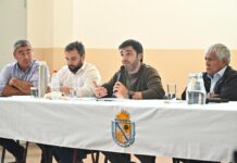 Soluciones habitacionales y alivio fiscal: ante vecinos de El Maitén, Torres anunció medidas para la Comarca Andina