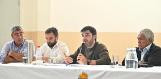 Soluciones habitacionales y alivio fiscal: ante vecinos de El Maitén, Torres anunció medidas para la Comarca Andina