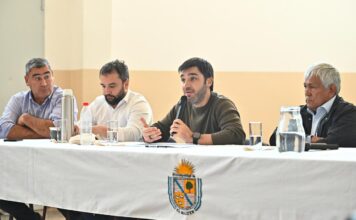 Soluciones habitacionales y alivio fiscal: ante vecinos de El Maitén, Torres anunció medidas para la Comarca Andina