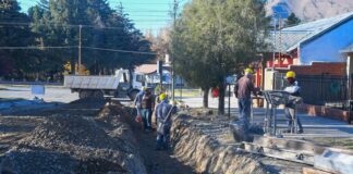 Realizan obras de cordón cuneta en calle Dante Brozzi