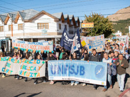 Esquel marcha en defensa de la educación pública y el financiamiento universitario