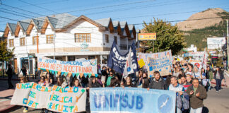Esquel marcha en defensa de la educación pública y el financiamiento universitario