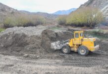 Desde el municipio informaron que la limpieza del Arroyo Esquel “ya alcanzó el 80% de ejecución de la obra”