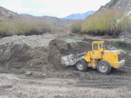 Desde el municipio informaron que la limpieza del Arroyo Esquel “ya alcanzó el 80% de ejecución de la obra”