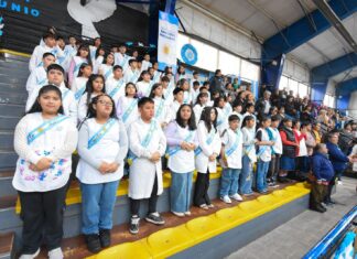Más de 140 alumnos realizaron la Promesa de Lealtad a la Bandera en un emotivo acto en Esquel