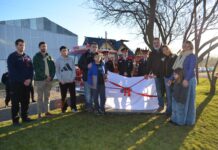 Inauguran plazoleta que recuerda a Beatriz Miguel, emblema del cuartel de Bomberos en Trevelin