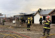 El municipio dispuso un operativo de asistencia a la familia damnificada por el incendio en el barrio Lennart Englund