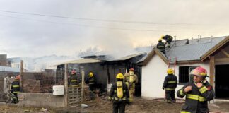 El municipio dispuso un operativo de asistencia a la familia damnificada por el incendio en el barrio Lennart Englund