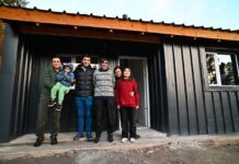El Hoyo: entregan viviendas a familias afectadas por incendios
