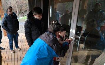 Entregan nuevas viviendas a familias damnificadas por los incendios en Epuyén