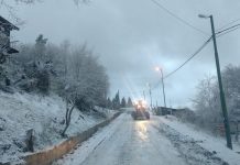 El municipio realiza tareas de despeje en la subida a Laguna La Zeta