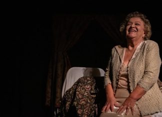 “Vieja” regresa a escena con nuevas funciones