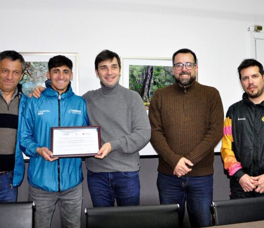 Chubut anunció una pista de tartán para Esquel y reconoció a Joaquín Arbe y Eulalio Muñoz