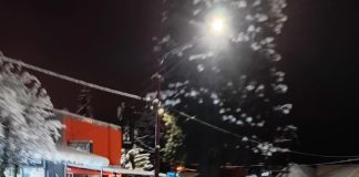 Trevelin con nieve: trabajan en el despeje de calles para garantizar la circulación