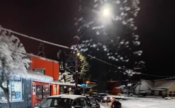 Trevelin con nieve: trabajan en el despeje de calles para garantizar la circulación