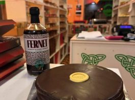Esquel presenta un alfajor XL de Fernet con identidad cordillerana