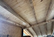 Avanza el Plan Techos en viviendas de Esquel para mejorar las condiciones habitacionales de los vecinos