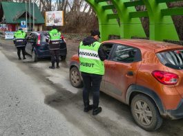 Inhabilitan al conductor que permitió que su hija menor manejara