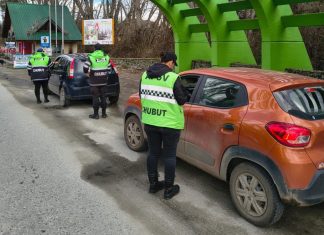 Inhabilitan al conductor que permitió que su hija menor manejara